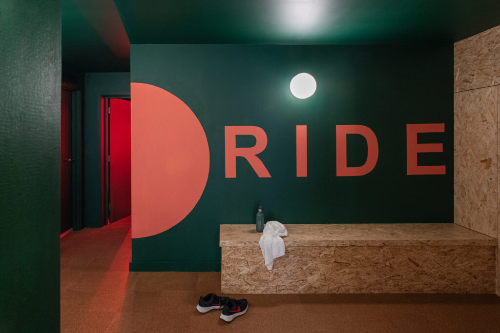 Ride cloakroom